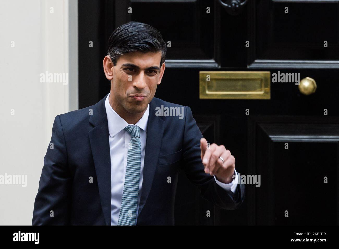 Le chancelier de l'Échiquier Rishi Sunak quitte le 11 Downing Street dans le centre de Londres pour annoncer la Déclaration de printemps à la Chambre des communes le 11 mars 2020 à Londres, en Angleterre. (Photo de Wiktor Szymanowicz/NurPhoto) Banque D'Images