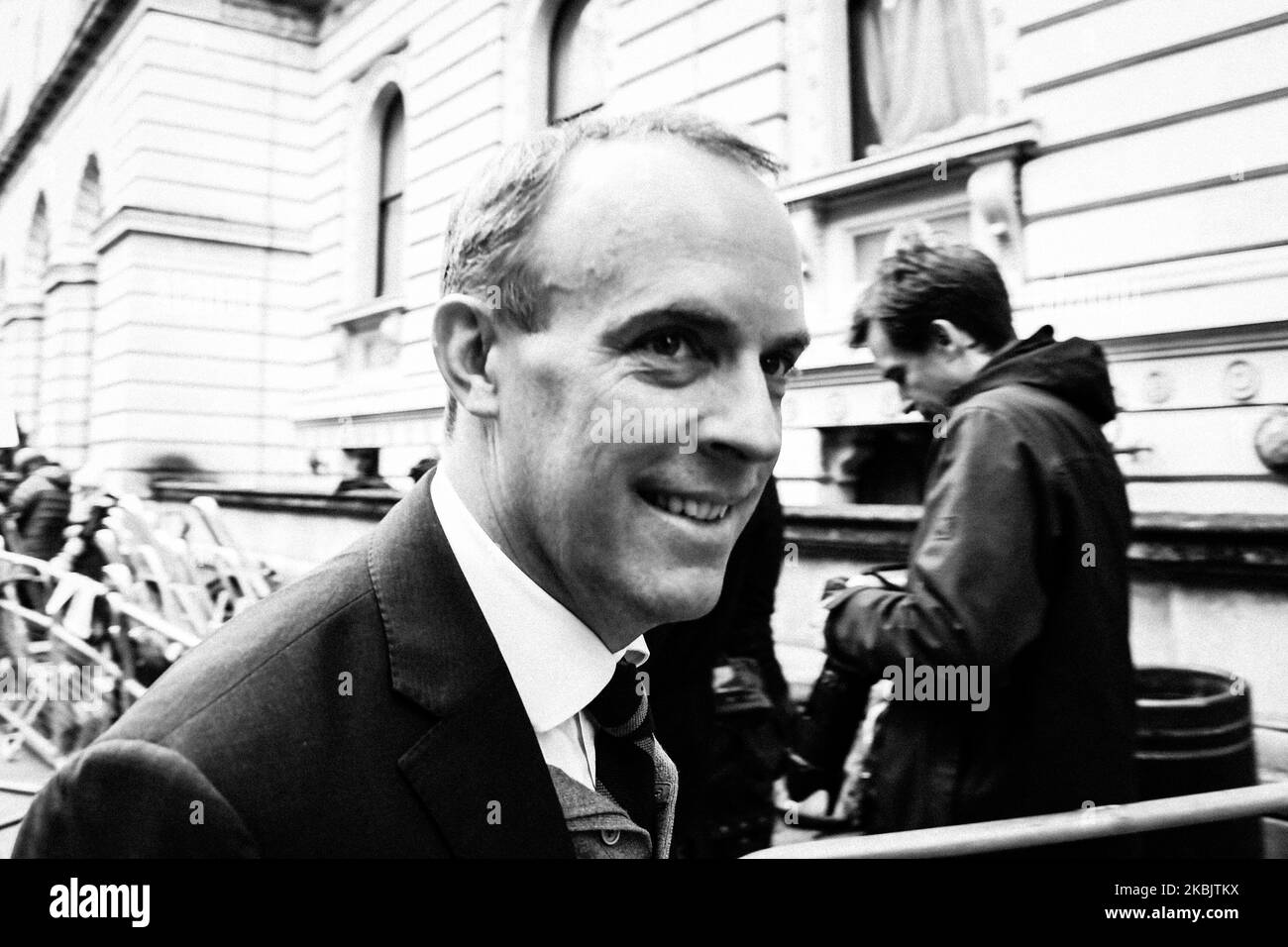 Le secrétaire aux Affaires étrangères Dominic Raab quitte 10 Downing Street après avoir assisté à une réunion du Cabinet, 11 mars 2020 avant l'annonce du premier budget de la Grande-Bretagne après le Brexit. - La Grande-Bretagne dévoile son premier budget post-Brexit sur l'11 mars, avec tous les yeux sur les mesures d'urgence prises par le gouvernement pour soulager les souffrances économiques dues à l'épidémie du coronavirus. (Photo par Alberto Pezzali/NurPhoto) Banque D'Images
