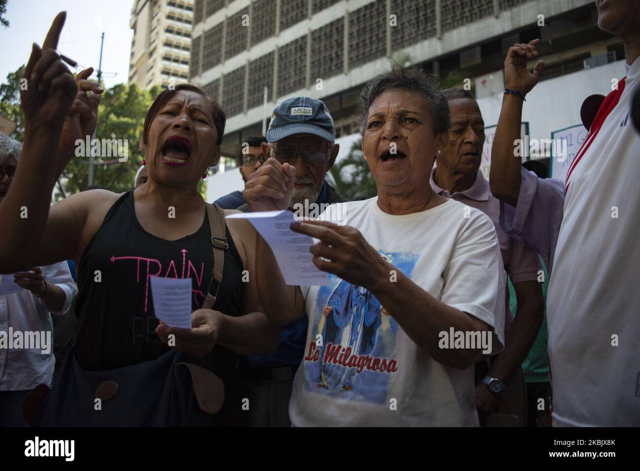 Des gens protestent pour manque de fournitures, de médicaments et d'eau, à l'extérieur de l'hôpital JM de los Rios pour enfants à Caracas, Venezuela, sur 12 mars 2020. (Photo de Jonathan Lanza/NurPhoto) Banque D'Images