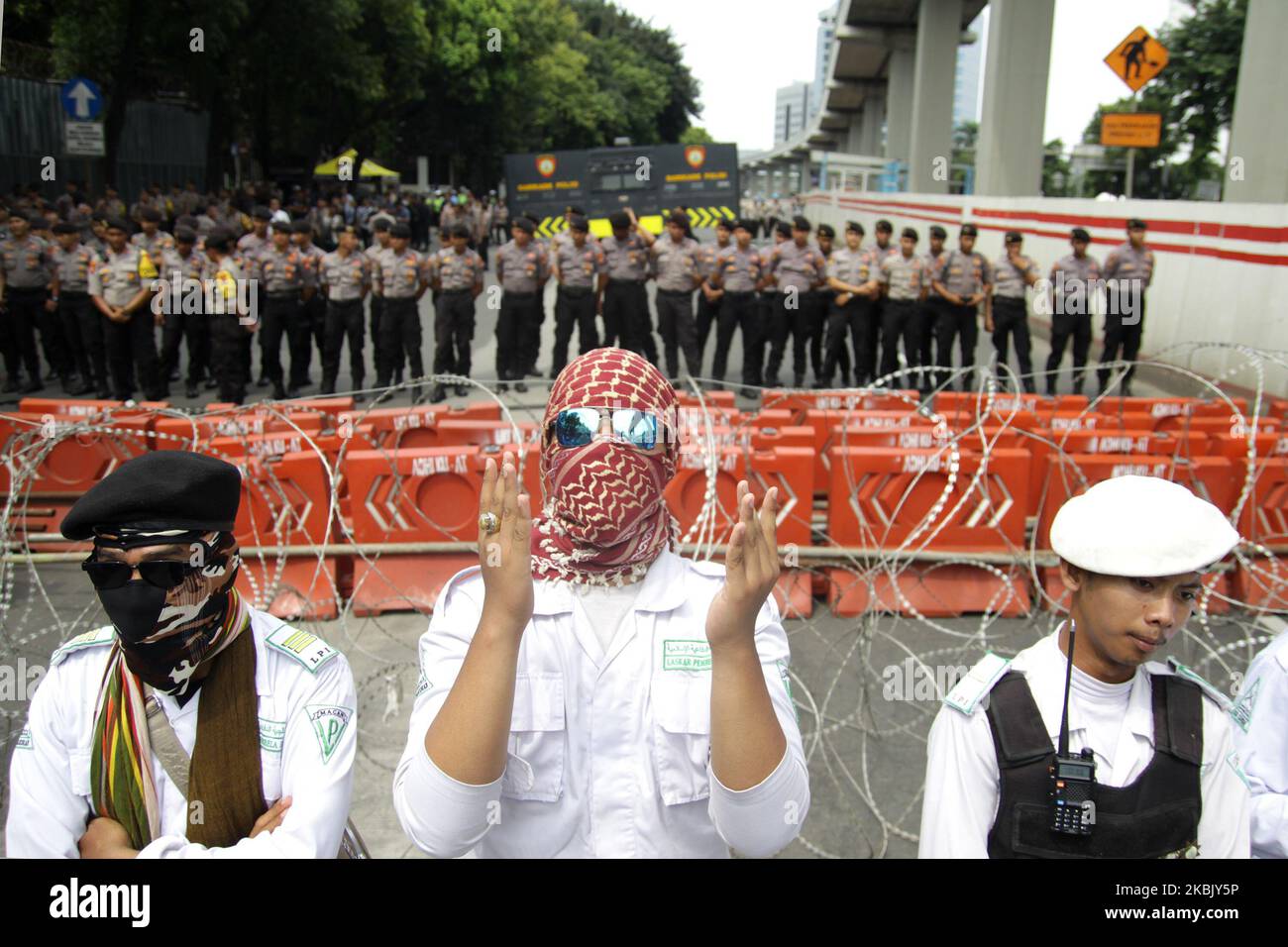 les musulmans indonésiens organisent un rassemblement contre la nouvelle loi indienne sur la citoyenneté, devant l'ambassade indienne de Jakarta à 13 mars 2020. Ils condamnent l'attaque et la violence contre les musulmans indiens. (Photo par Aditya Irawan/NurPhoto) Banque D'Images