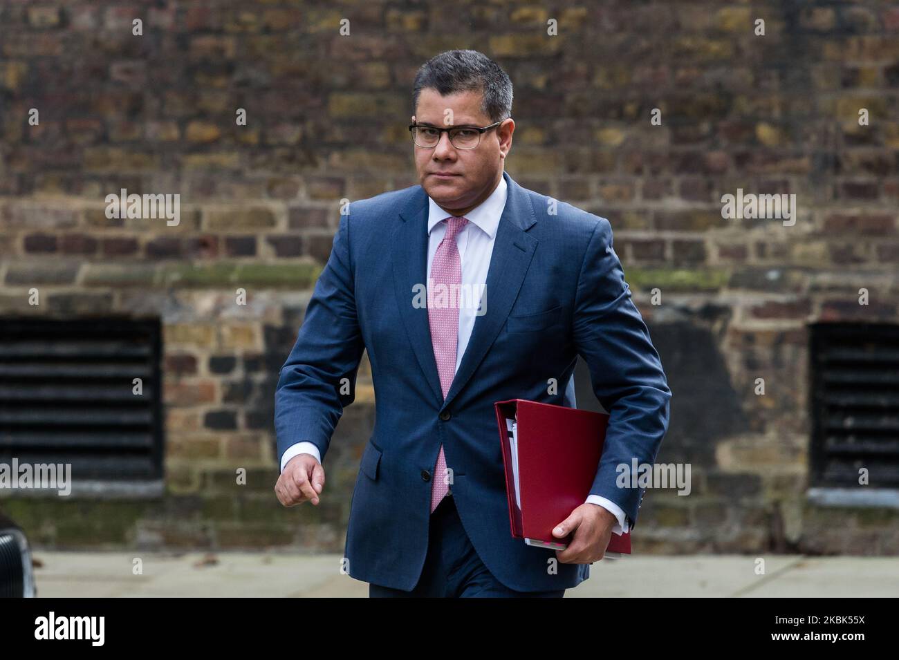 Le secrétaire d'État à la stratégie commerciale, énergétique et industrielle, Alok Sharma, arrive à Downing Street dans le centre de Londres pour assister à une réunion du Cabinet le 17 mars 2020 à Londres, en Angleterre. (Photo de Wiktor Szymanowicz/NurPhoto) Banque D'Images