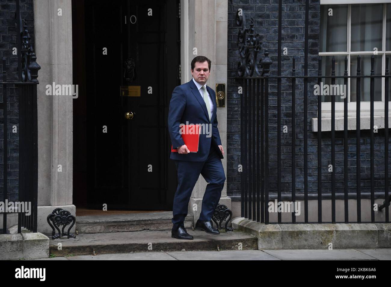 Le secrétaire au logement Robert Jenick quitte le 10 Downing Street, Londres sur 18 mars 2020, le gouvernement britannique dévoilera mercredi un ensemble de pouvoirs d'urgence pour faire face à l'épidémie du coronavirus, y compris des propositions permettant à la police de détenir des personnes potentiellement infectées à tester. (Photo par Alberto Pezzali/NurPhoto) Banque D'Images