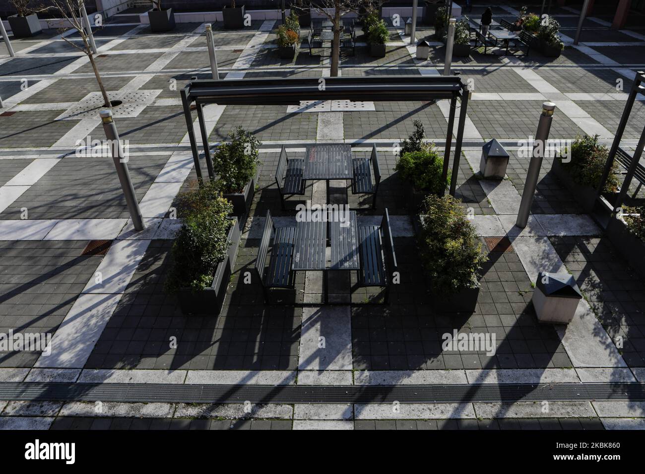 Une vue générale du quartier de Bicocca sur 19 mars 2020 à Milan, Italie. Le printemps fleurit dans les banlieues alors que le gouvernement italien continue à appliquer les mesures de confinement à l'échelle nationale pour contrôler la propagation de la COVID-19. (Photo par Mairo Cinquetti/NurPhoto) Banque D'Images