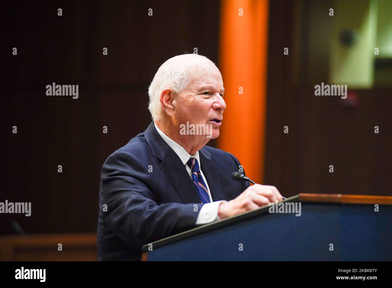 Ben Cardin, Sénat des États-Unis, parle de 12 mars 2020 à Washington DC, États-Unis - à la veille de Nowruz, le nouvel an iranien, un déjeuner d'information a eu lieu au Sénat par l'Organisation des communautés américaines iraniennes (OIAC) sur 12 mars 2020. Le sénateur Ben Cardin (D-MD), membre principal du Comité sénatorial des relations étrangères, a assisté à l'événement et a déclaré que nous reconnaissons que le peuple perse est tellement engagé envers les bonnes valeurs universellement. Et c’est pourquoi le régime actuel en Iran est si tragique. Il ne représente pas le peuple d'Iranâ€¦ il est bien passé pour que ce régime prenne fin (photo par Banque D'Images