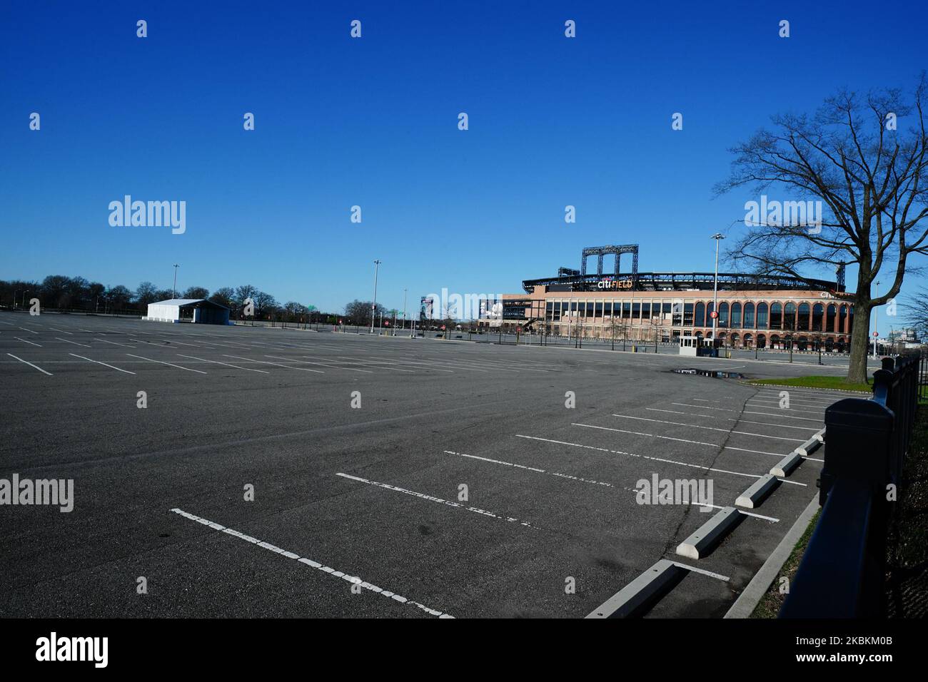 Vue sur un parking vide de Citifield dans le quartier de Queens au milieu du Covid-19 (coronavirus) sur 27 mars 2020 (photo de John Nacion/NurPhoto) Banque D'Images