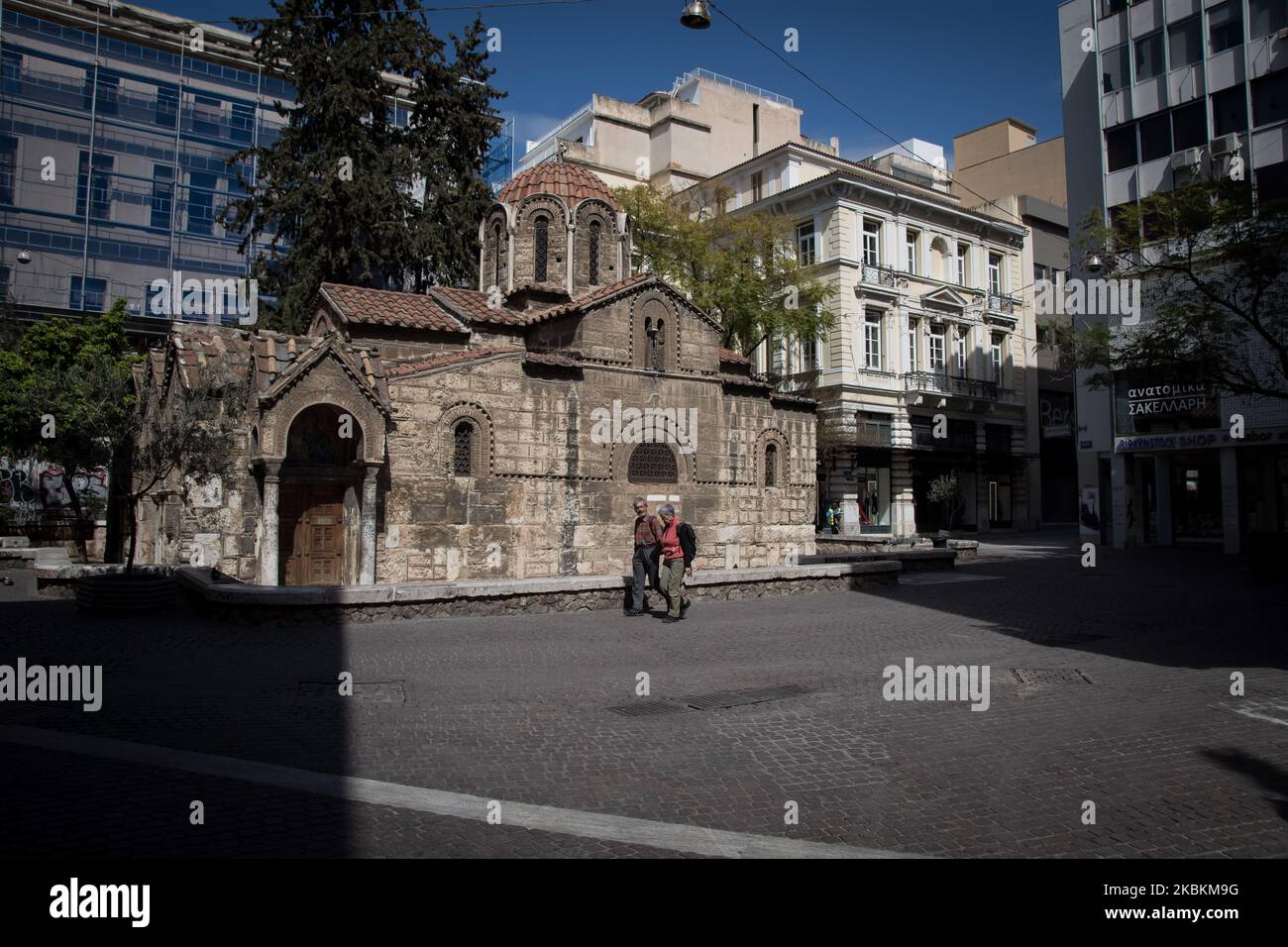 Rues vides dans le centre d'Athènes, Grèce sur 28 mars 2020. À partir du 23rd mars, le couvre-feu a été mis en œuvre dans tout le pays et les citoyens peuvent sortir après avoir préparé un document indiquant où ils vont. (Photo de Nikolas Kokovovlis/NurPhoto) Banque D'Images