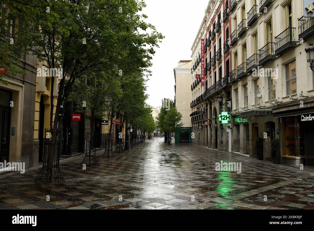 Vue générale sur le centre-ville de Madrid, Espagne sur 30 mars 2020. Le Premier ministre espagnol Pedro Sánchez a annoncé samedi le confinement total de tous les 47 millions d'Espagnols en dehors de ceux qui travaillent dans des secteurs essentiels, Dans le but d’enrayer la propagation du coronavirus et de réduire la congestion des unités de soins intensifs (urope) du pays, l’urope est devenu l’épicentre de l’épidémie de COVID-19, avec un tiers des cas signalés dans le monde qui proviennent actuellement de la région. (Photo de Juan Carlos Lucas/NurPhoto) Banque D'Images