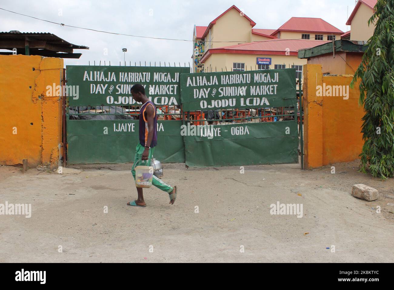 Marché du dimanche à Ogba, Lagos, Nigeria fermé le mardi 31 mars 2020. Le gouvernement fédéral a annoncé dimanche, à 29 mars, et a déclaré un confinement total avec effet à partir du lundi 11pm à Lagos, dans l'État d'Ogun et à Abuja, la capitale nationale, pour contrer la propagation de la pandémie du coronavirus (COVID-19). (Photo par Adekunle Ajayi/NurPhoto) Banque D'Images