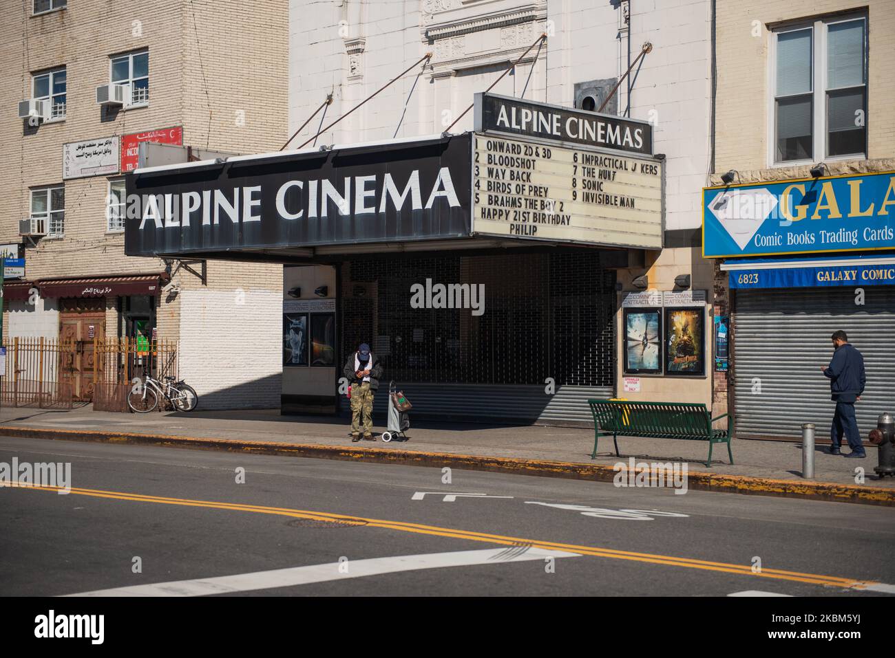 Un cinéma de Brooklyn est toujours fermé à Brookyln, 6 avril 2020. Toutes les entreprises non essentielles de la ville de New York ont été fermées depuis la mi-mars. (Photo par Aidan Loughran/NurPhoto) Banque D'Images