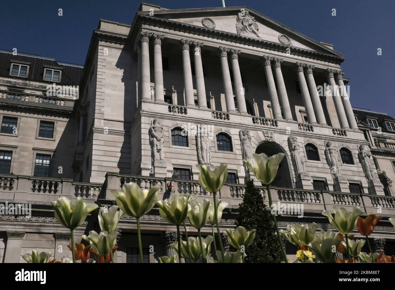 Vue générale de la région près de la Banque d'Angleterre, Londres sur 10 avril 2020, pendant la nouvelle pandémie du coronavirus COVID-19. Les événements publics de Pâques ont été annulés dans tout le pays, et le gouvernement a exhorté le public à respecter les mesures de confinement en célébrant les vacances à domicile. Plus de 1,5 millions de personnes dans le monde ont été infectées par le coronavirus COVID-19, avec plus de 7 000 décès enregistrés au Royaume-Uni. (Photo par Alberto Pezzali/NurPhoto) Banque D'Images