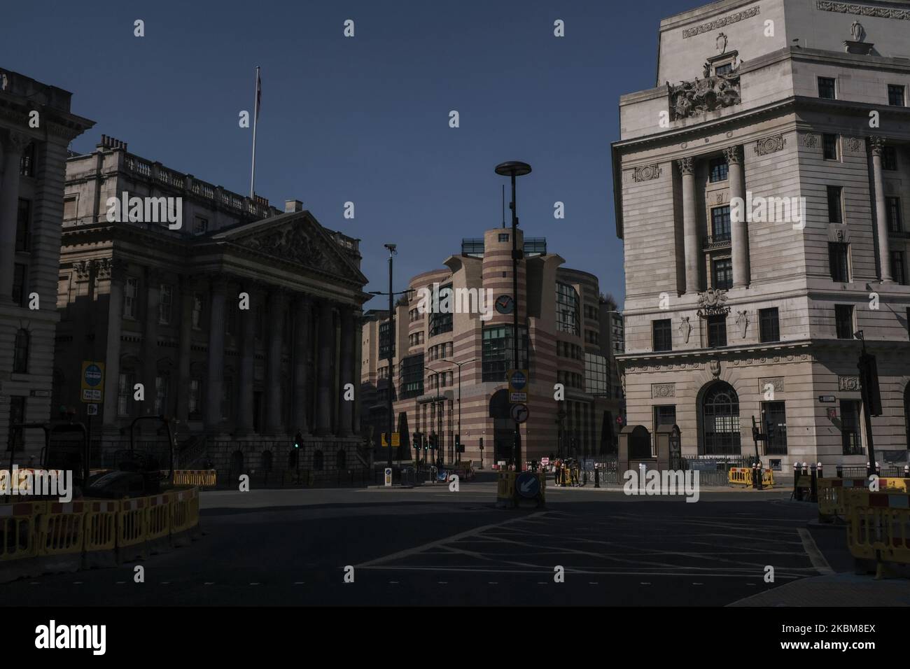 Vue générale de la région près de la Banque d'Angleterre, Londres sur 10 avril 2020, pendant la nouvelle pandémie du coronavirus COVID-19. Les événements publics de Pâques ont été annulés dans tout le pays, et le gouvernement a exhorté le public à respecter les mesures de confinement en célébrant les vacances à domicile. Plus de 1,5 millions de personnes dans le monde ont été infectées par le coronavirus COVID-19, avec plus de 7 000 décès enregistrés au Royaume-Uni. (Photo par Alberto Pezzali/NurPhoto) Banque D'Images