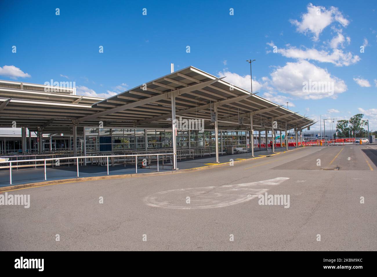 Une vue vide de la zone d'arrivée à l'aéroport international de Sydney sur 11 avril 2020, à Sydney, en Australie, alors que la pandémie du coronavirus a forcé la fermeture virtuelle du transport aérien. Les principales compagnies aériennes internationales australiennes ont suspendu leurs voyages internationaux et ont considérablement réduit leurs itinéraires intérieurs, la demande s'étant effondrée et les États du pays ont fermé leurs frontières aux voyageurs non essentiels et les arrivées internationales en Australie sont mises en quarantaine obligatoire dans les hôtels pendant 14 jours. (Photo par Izhar Khan/NurPhoto) Banque D'Images