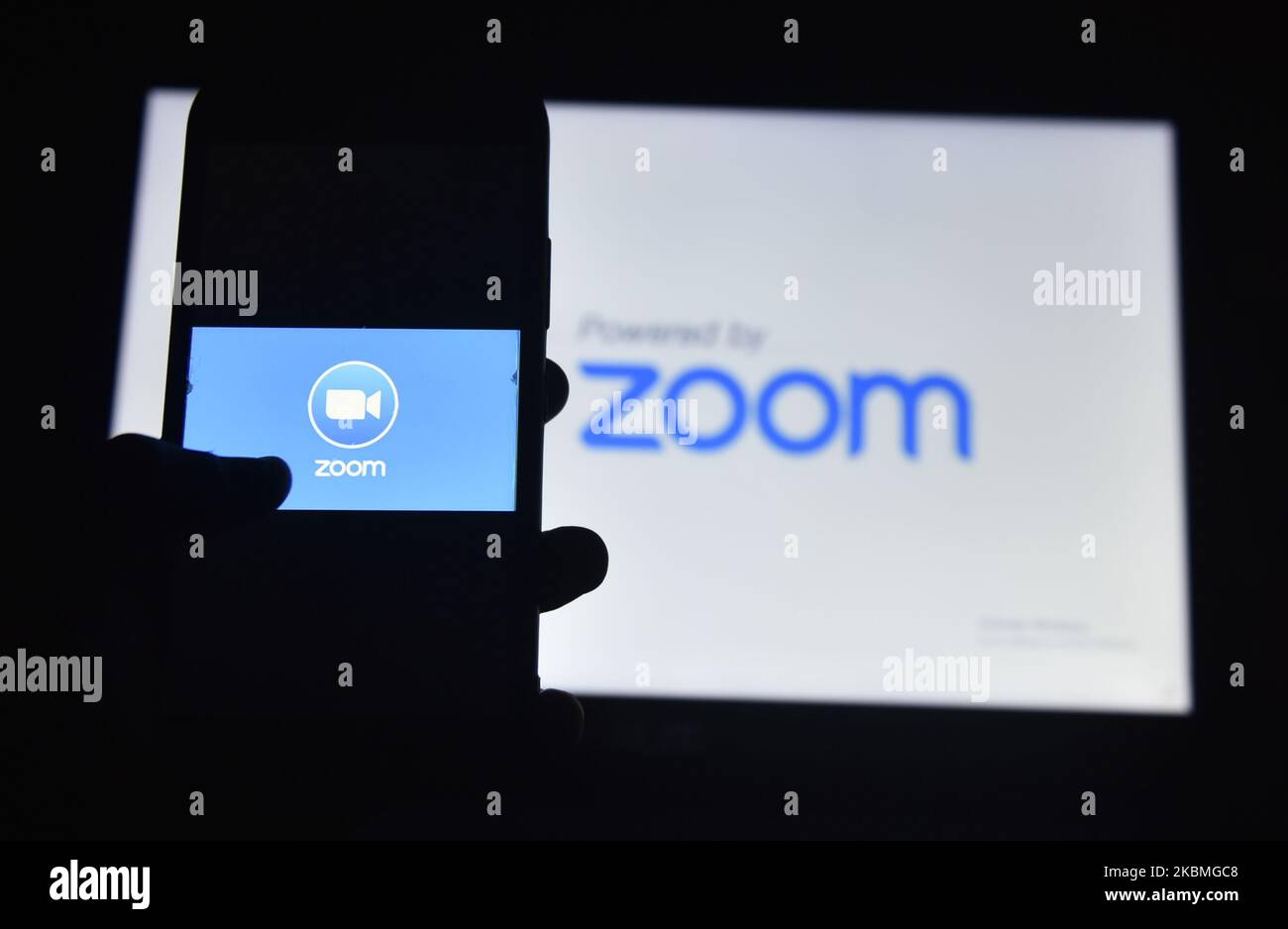 Dans cette illustration, le logo de l'application Zoom est visible, Kolkata, Inde, 17 avril 2020. L'Inde a déclaré jeudi que le logiciel de visioconférence Zoom n'est « pas une plate-forme sûre », rejoignant d'autres pays qui se sont inquiété de la sécurité d'une application devenue extrêmement populaire dans le monde entier pendant le verrouillage du coronavirus, selon un rapport médiatique indien. (Photo d'Indranil Aditya/NurPhoto) Banque D'Images