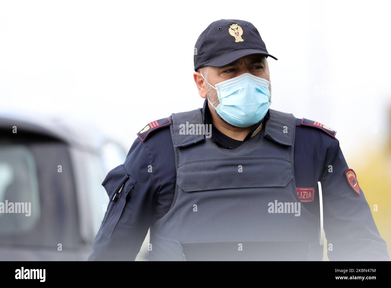Poste de contrôle de la police pendant la pandémie COVID-19 en Italie sur 28 avril 2020 à Carpi, en Italie. (Photo par Emmanuele Ciancaglini/NurPhoto) Banque D'Images