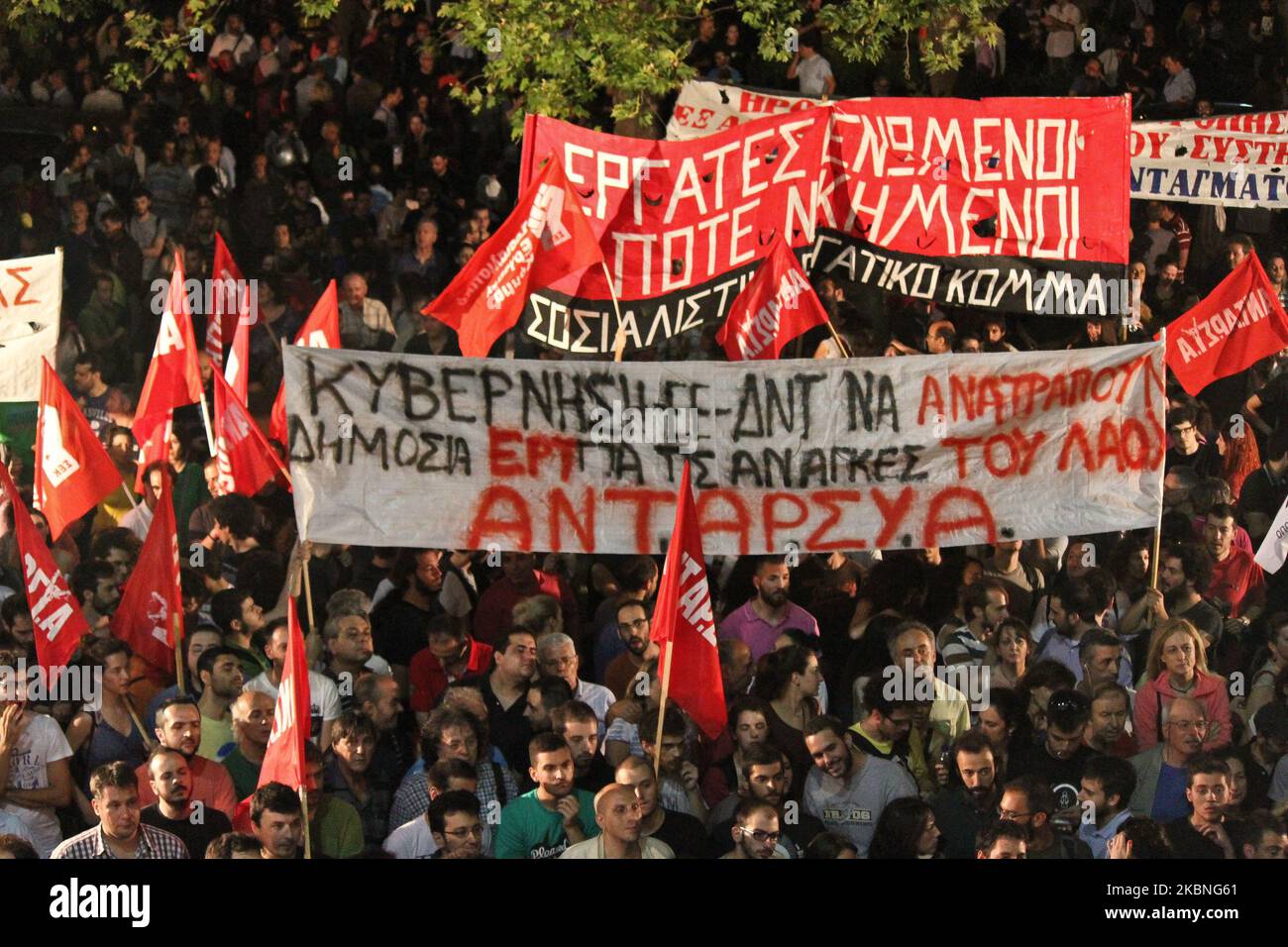 Manifestation dans l'ERT occupé (Hellenic Broadcasting Corporation) à Athènes, Grèce, le 15 juin 2013. L'occupation, de la principale station de radio et de télévision d'Aghia Paraskevi et des autres bâtiments de l'ERT, a commencé par l'annonce par le porte-parole du gouvernement S. Kedikoglou au sujet de la fermeture de l'ERT et du licenciement de ses 2656 employés. (Photo par Orestis Ilias/NurPhoto) Banque D'Images