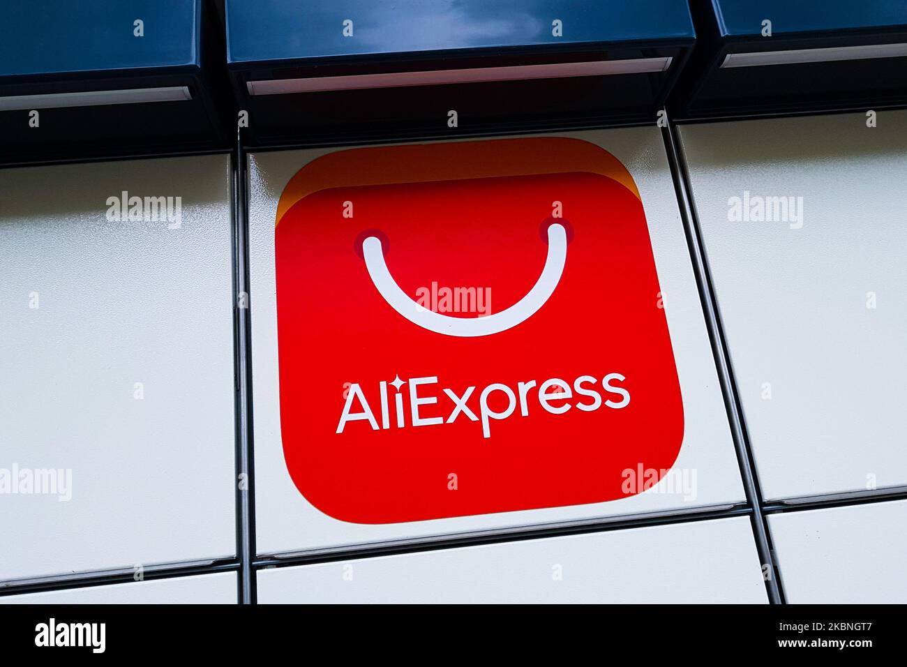 Le logo AliExpress est placé sur un casier à Cracovie, en Pologne, le 5th mai 2020. (Photo de Beata Zawrzel/NurPhoto) Banque D'Images