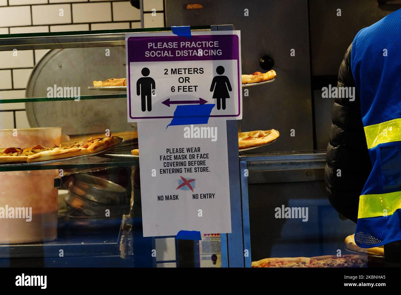 Vue sur une pizzeria de la ville de New York aux États-Unis pendant la pandémie du coronavirus à 9 mai 2020 dans la ville de New York. Le COVID-19 s'est répandu dans la plupart des pays du monde, faisant plus de 270 000 morts et plus de 3,9 millions d'infections signalées. (Photo de John Nacion/NurPhoto) Banque D'Images
