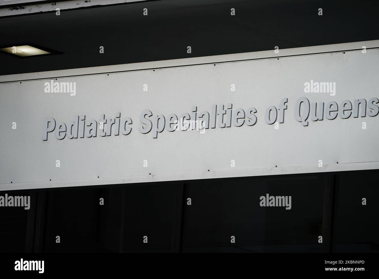 Vue d'une spécialité pédiatrique du Queens pendant la pandémie du coronavirus à 12 mai 2020, dans le quartier de Queens à New York. Le COVID-19 s'est répandu dans la plupart des pays du monde, faisant plus de 270 000 morts et plus de 3,9 millions d'infections signalées. Le nombre d'enfants atteints d'une maladie inflammatoire rare et potentiellement mortelle probablement liée à la COVID-19 est passé à plus de 100 dans au moins 14 États. (Photo de John Nacion/NurPhoto) Banque D'Images