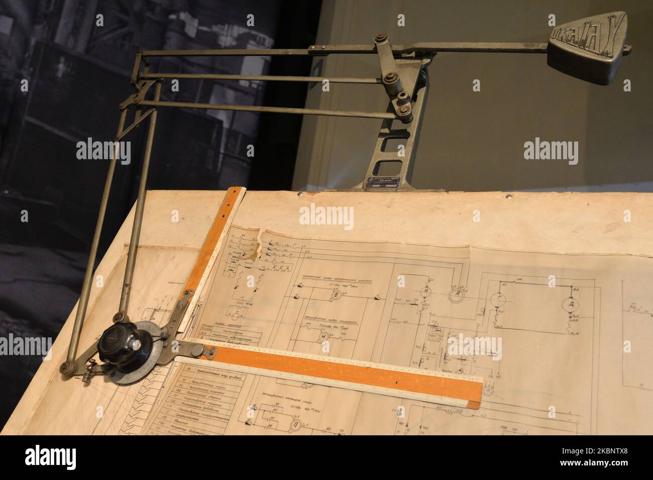 Vue sur l'exposition à l'intérieur du musée PRL dans le quartier Nowa Huta de Cracovie. Le Musée PRL retrace l'histoire de quarante ans de la République populaire pro-communiste de Pologne (PRL). Il est situé dans l'ancien cinéma 'Wiatowid'. Le musée propose également des visites guidées à travers les bunkers nucléaires de Nowa Huta. Lundi, 27 avril 2020, à Cracovie, en Pologne. (Photo par Artur Widak/NurPhoto) Banque D'Images
