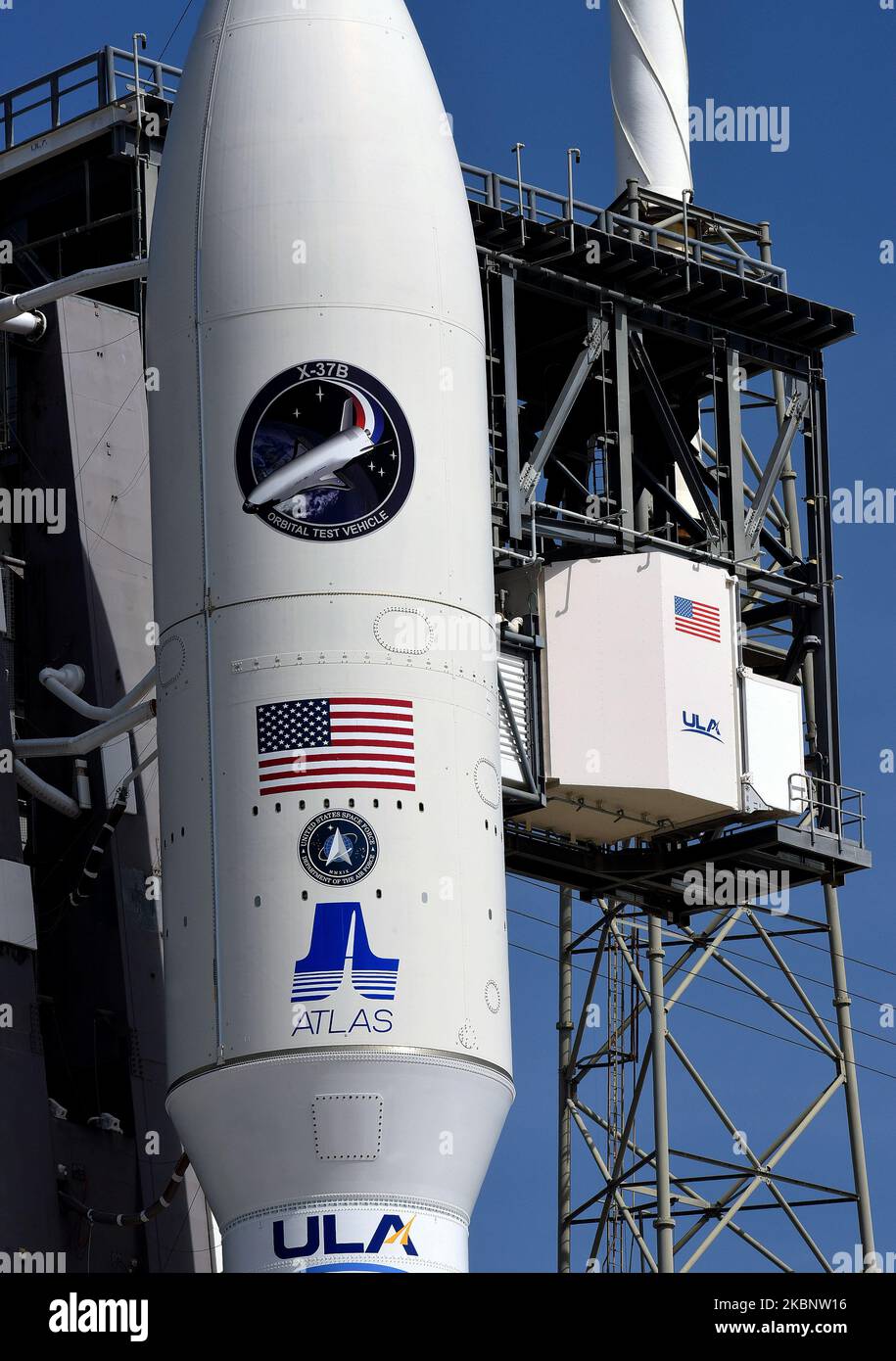 Une fusée Atlas V de l'Alliance de lancement unie transportant le véhicule d'essai orbital X-37B (OTV-6) est prête à bord de 15 mai 2020 pour un lancement prévu demain à la station de la Force aérienne du Cap-Canaveral, à Cape Canaveral, en Floride. La mission USSF-7 de la US Space Force sera le sixième vol de l'avion spatial OTV-6, un vaisseau spatial sans pilote qui ressemble à une version miniature de la navette spatiale à la retraite de la NASA. (Photo de Paul Hennessy/NurPhoto) Banque D'Images
