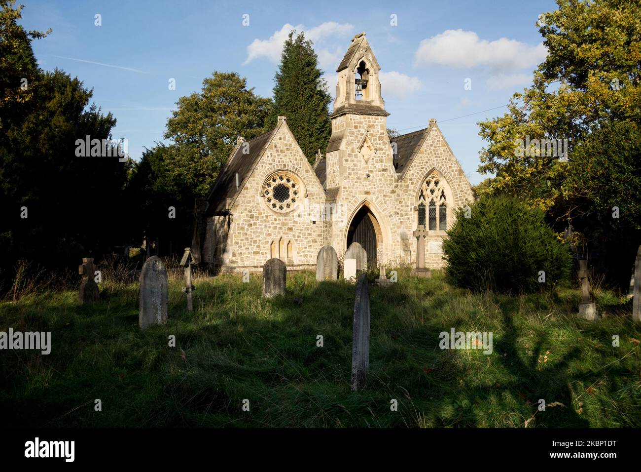 La chapelle en pierre à ragoût du cimetière Putney Lower Common Cemetery, Lower Richmond Road, Londres, SW15, Angleterre, ROYAUME-UNI Banque D'Images