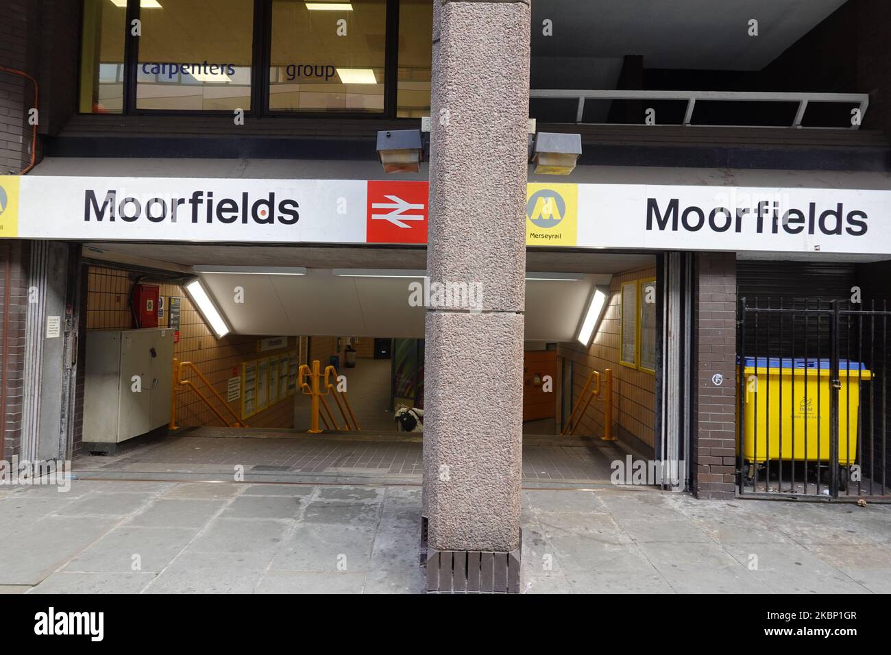 Moorfields Station et station de métro à Liverpool City Centre, Angleterre, Royaume-Uni Banque D'Images