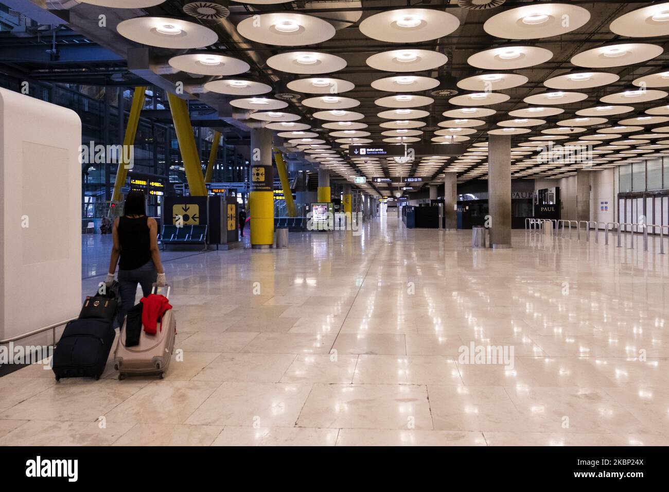 L'image montre le terminal 4 terminal 4 de l'aéroport Madrid-Barajas Adolfo Suarez trois jours après l'ordre du Ministère de la Santé est entré en vigueur si Covid-19, par lequel toutes les personnes venant de l'étranger doivent être mises en quarantaine pendant 14 jours après leur arrivée en Espagne. À partir d'aujourd'hui, les équipes de santé étrangères vont effectuer des contrôles de santé dans les ports et aéroports de 19 mai 2020 à Madrid, Espagne (photo d'Oscar Gonzalez/NurPhoto) Banque D'Images