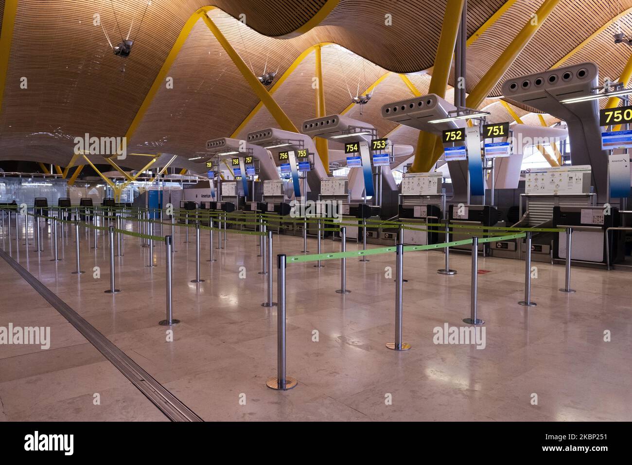 L'image montre le terminal 4 terminal 4 de l'aéroport Madrid-Barajas Adolfo Suarez trois jours après l'ordre du Ministère de la Santé est entré en vigueur si Covid-19, par lequel toutes les personnes venant de l'étranger doivent être mises en quarantaine pendant 14 jours après leur arrivée en Espagne. À partir d'aujourd'hui, les équipes de santé étrangères vont effectuer des contrôles de santé dans les ports et aéroports de 19 mai 2020 à Madrid, Espagne (photo d'Oscar Gonzalez/NurPhoto) Banque D'Images