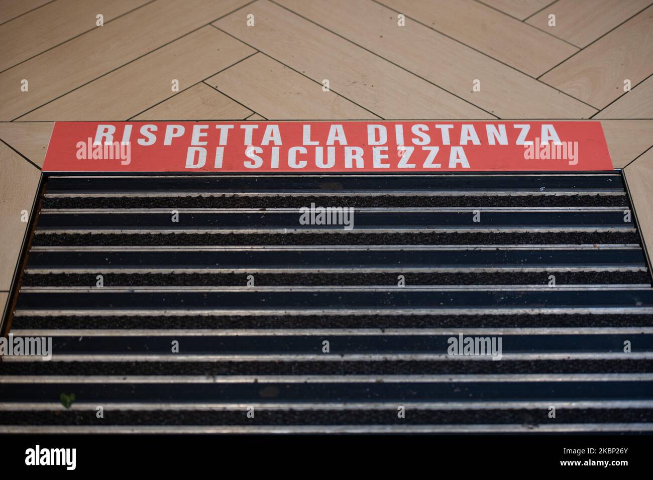 Les restaurants rouvrent et reviennent travailler à l'Aquila, en Italie, sur 19 mai 2020. L'Italie lève lentement les restrictions sanitaires après un confinement du coronavirus de deux mois. (Photo par Lorenzo Di Cola/NurPhoto) Banque D'Images