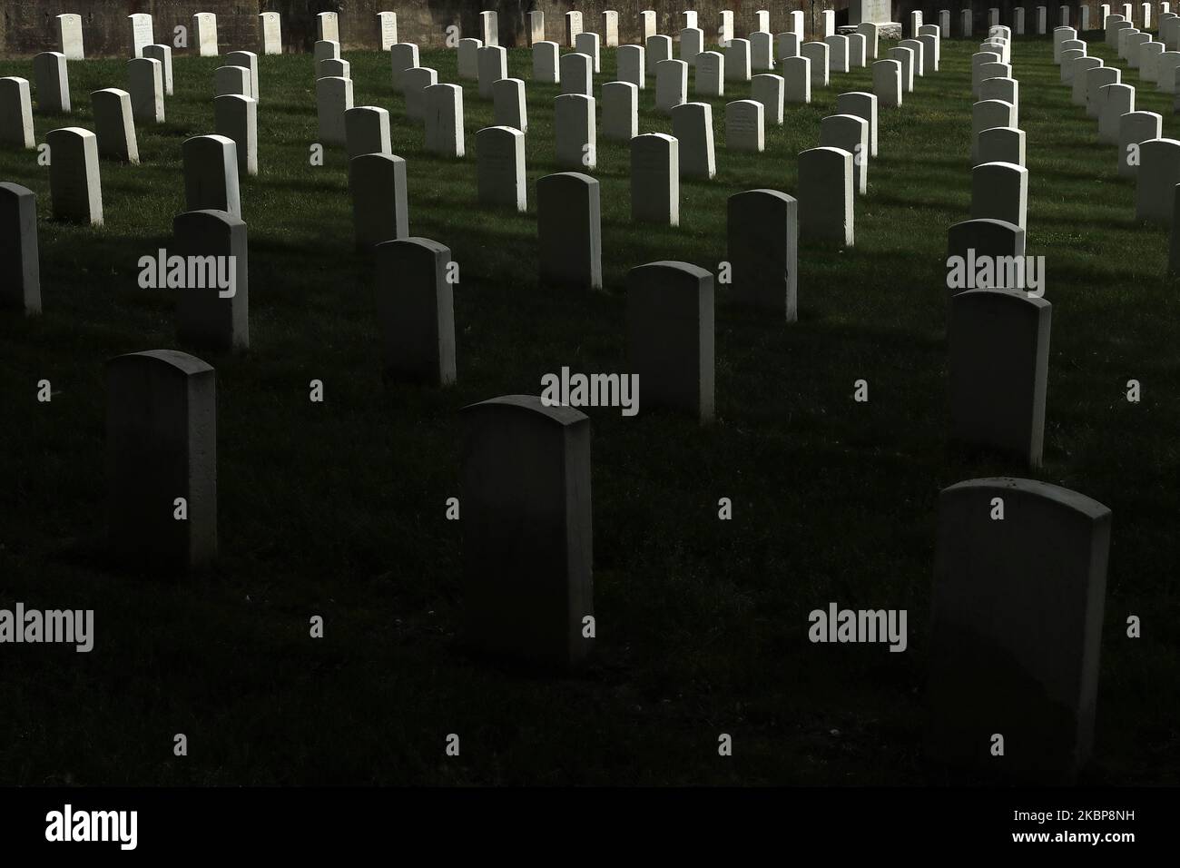 Une vue générale du cimetière militaire américain de Cypress Hill, dans le quartier de Brooklyn, dans la ville de New York, États-Unis, le 24 mai 2020. Memorial Day est une fête américaine qui commémore les hommes et les femmes qui sont morts pendant leur service dans l'armée américaine. (Photo de John Lamparski/NurPhoto) Banque D'Images