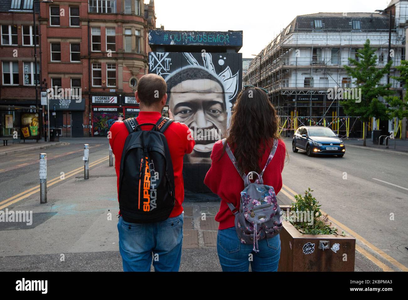 (USAGE ÉDITORIAL SEULEMENT) Une fresque de George Floyd de l'artiste de rue Akse est apparue sur la place Stevenson, dans le quartier nord de Manchester, sur 2 juin 2020. La mort de Floyd en garde à vue a suscité 7 jours de manifestations et d'émeutes dans la vie noire aux États-Unis, et est maintenant une enquête sur les homicides. (Photo de Pat Scaasi/MI News/NurPhoto) Banque D'Images