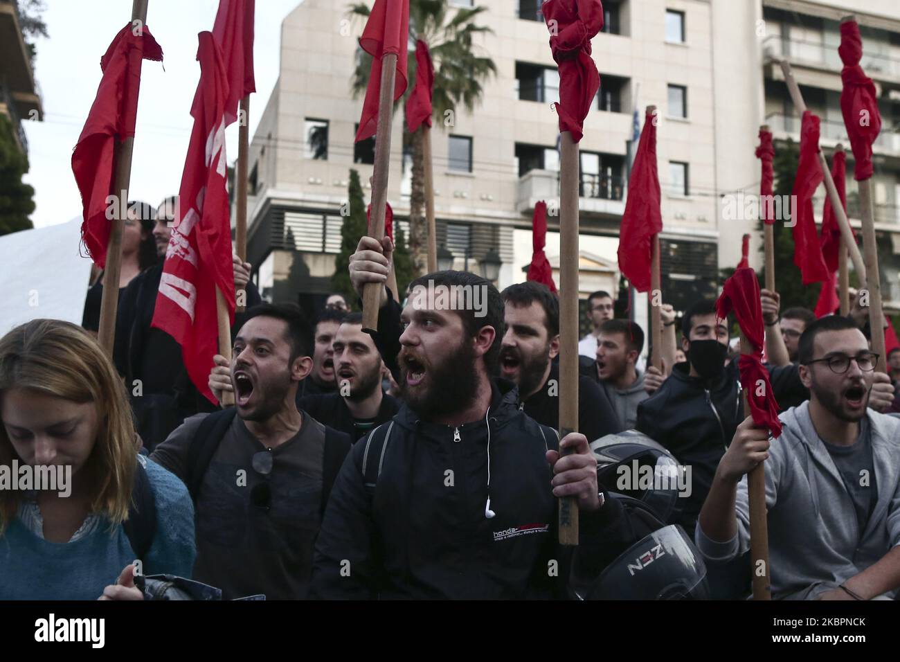 Les manifestants ont cherché des slogans devant l'ambassade des États-Unis, participant à une manifestation sur la mort de George Floyd , à Athènes, en Grèce, sur 3 juin 2020. (Photo de Panayotis Tzamaros/NurPhoto) Banque D'Images