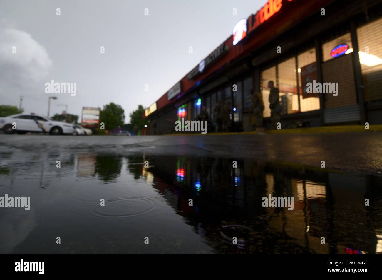 Des nuages de tempête d'un système de climat violent surent le quartier de Wadsworth/Mt Airy à Philadelphie, en Pennsylvanie, sur 3 juin 2020. La communauté de la partie nord-ouest de la ville a récemment été touchée par le vandalisme et le pillage. (Photo de Bastiaan Slabbers/NurPhoto) Banque D'Images