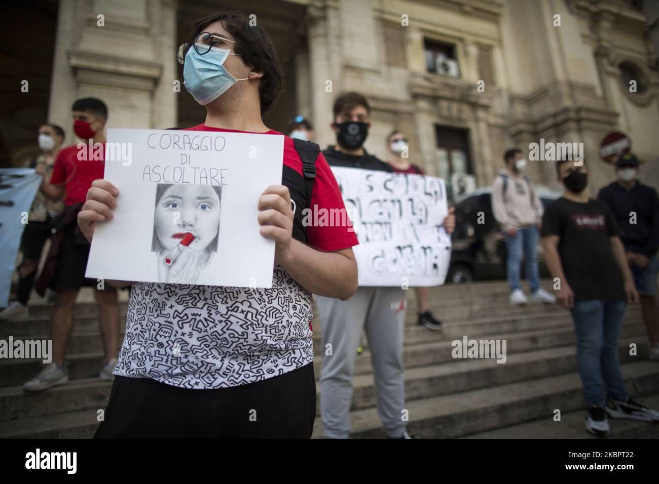 Des personnes protestent contre l'examen final du lycée 2020 et la ministre italienne de l'éducation, Lucia Azzolina, au ministère italien de l'éducation, Rome, Italie, 04 juin 2020 (photo de Christian Minelli/NurPhoto) Banque D'Images