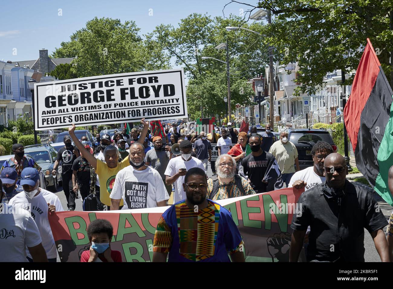 Des membres de la communauté participent à une manifestation Black Lives Matter, organisée par Black Men Rising, à Camden, New Jersey, sur 13 juin 2020. (Photo de Bastiaan Slabbers/NurPhoto) Banque D'Images