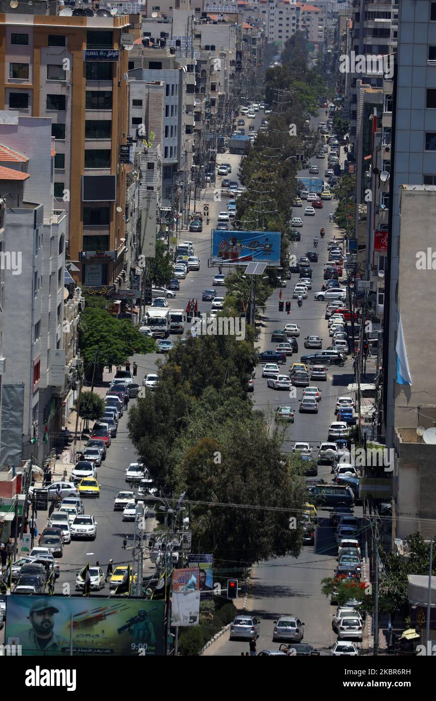 Vue générale d'une rue principale de la ville de Gaza sur 15 juin 2020, après l'assouplissement des restrictions imposées dans le contexte de la pandémie COVID-19. (Photo de Majdi Fathi/NurPhoto) Banque D'Images