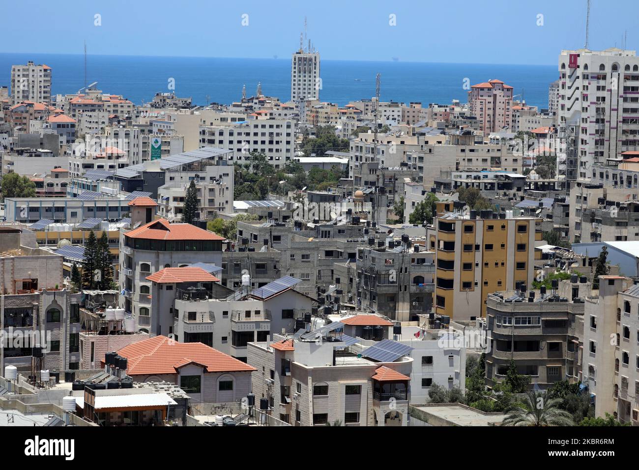 Une vue générale de la ville de Gaza sur 15 juin 2020, après l'assouplissement des restrictions imposées dans le contexte de la pandémie COVID-19. (Photo de Majdi Fathi/NurPhoto) Banque D'Images