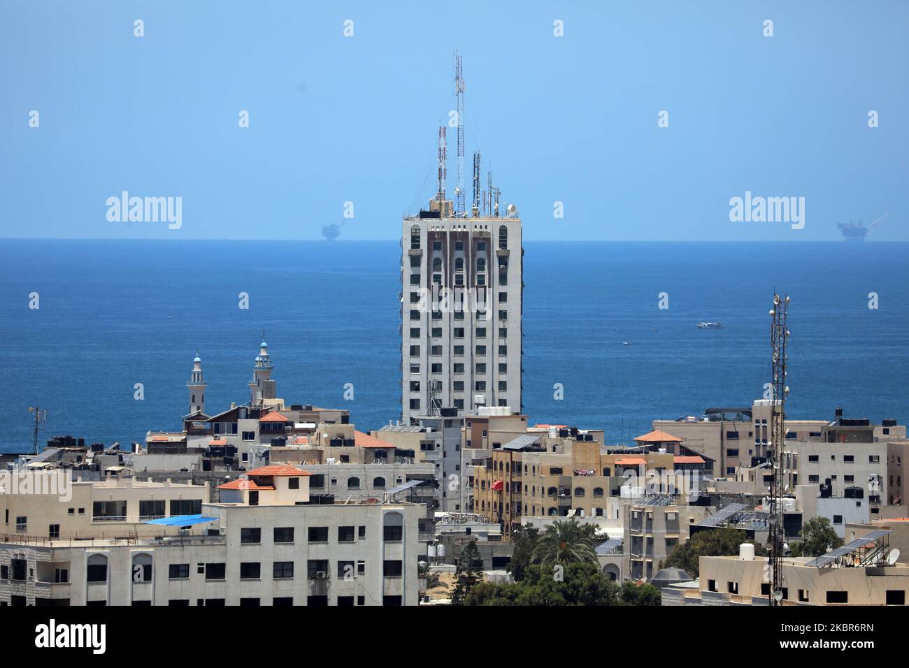 Une vue générale de la ville de Gaza sur 15 juin 2020, après l'assouplissement des restrictions imposées dans le contexte de la pandémie COVID-19. (Photo de Majdi Fathi/NurPhoto) Banque D'Images