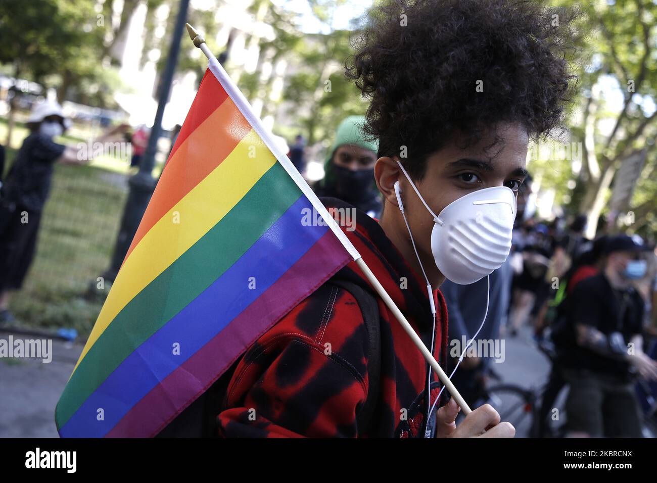 Les gens marchent à travers la ville, et passent près du monument national du sol de Burial africain, à l'occasion du dix-septième anniversaire de 155th à New York, États-Unis, 19 juin 2020. La plus ancienne commémoration nationale de la fin de l'esclavage datant de 19 juin 1865. À cette date, les soldats de l'Union sont arrivés à Galveston, au Texas, et ont annoncé la fin de la guerre civile et que tous les esclaves sont libres conformément à la loi fédérale. (Photo de John Lamparski/NurPhoto) Banque D'Images