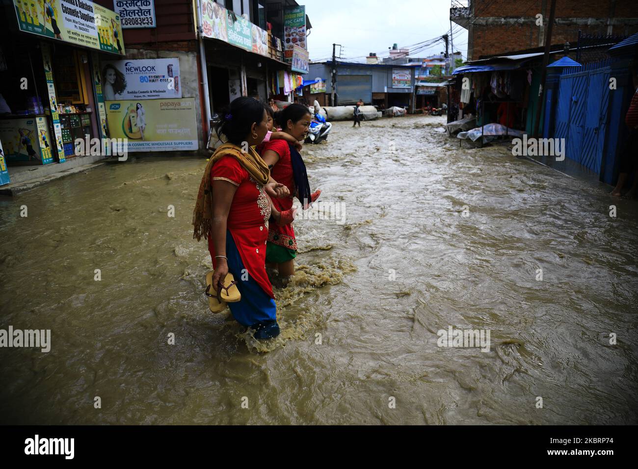 Une vue des zones inondées touchées par les fortes pluies à Kapan, au Népal, samedi, à 27 juin 2020. (Photo par Saroj Baizu/NurPhoto) Banque D'Images