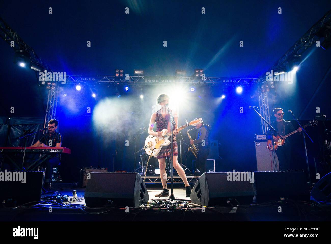 Ezra Furman, musicien et compositeur américain, se produit sur scène au Reading Festival 2016 à Reading, Berkshire, Royaume-Uni, sur 28 août 2016. (Photo par Alberto Pezzali/NurPhoto) Banque D'Images