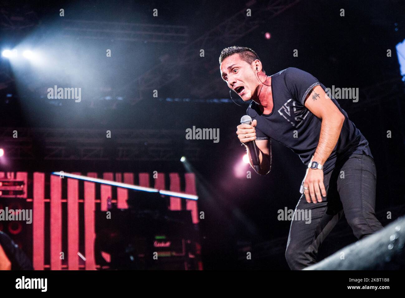 Kekko Silvestre du groupe pop italien Mod se produit en direct au Stadio San Siro à Milan, Italie, sur 19 juillet 2014 (photo de Mairo Cinquetti/NurPhoto) Banque D'Images