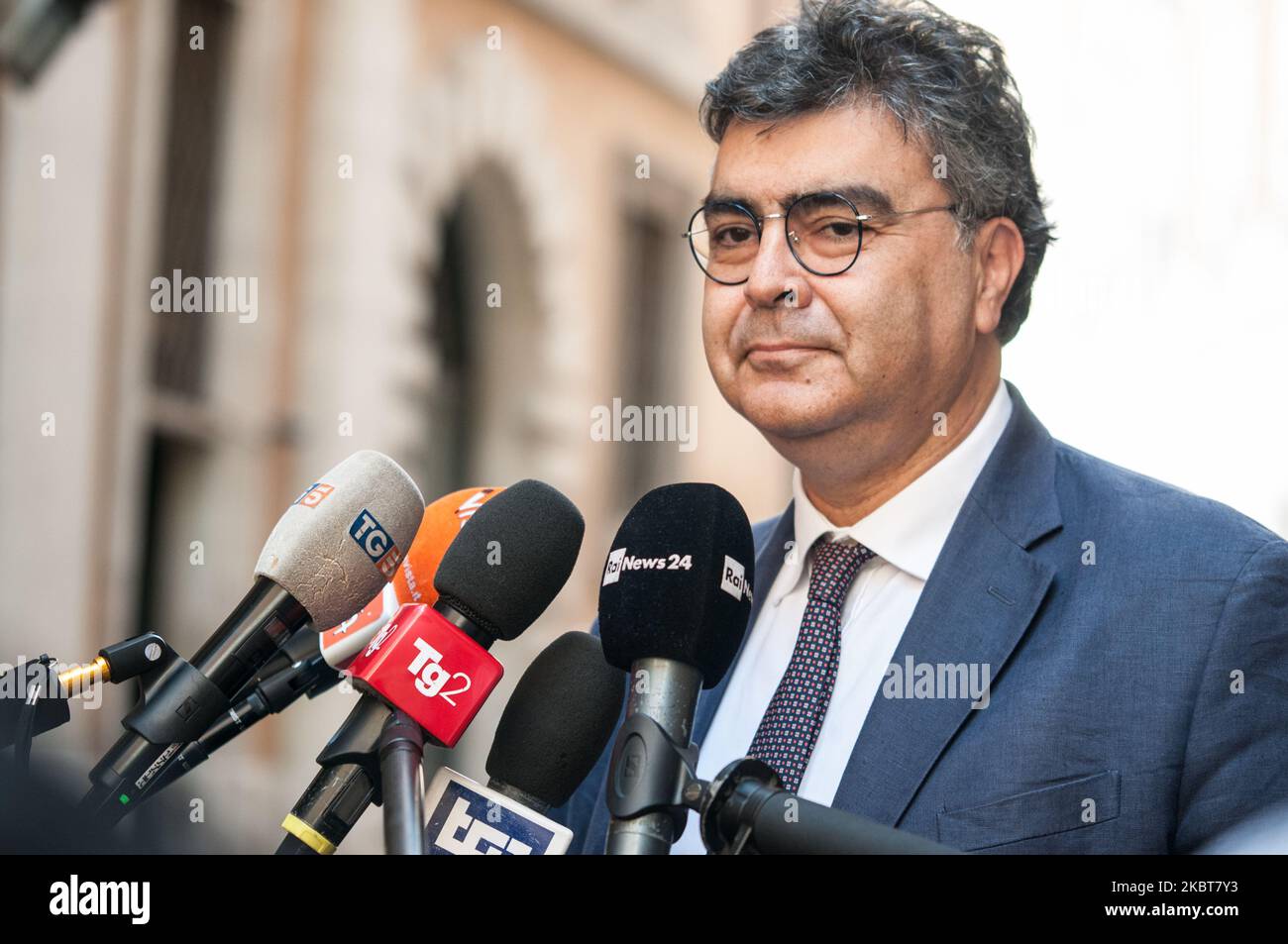 Déclaration à la presse à l'extérieur de la Chambre des députés, par Emanuele Fiano, député du Parti démocratique (PD) sur 8 juillet 2020 à Rome, Italie. (Photo par Andrea Ronchini/NurPhoto) Banque D'Images