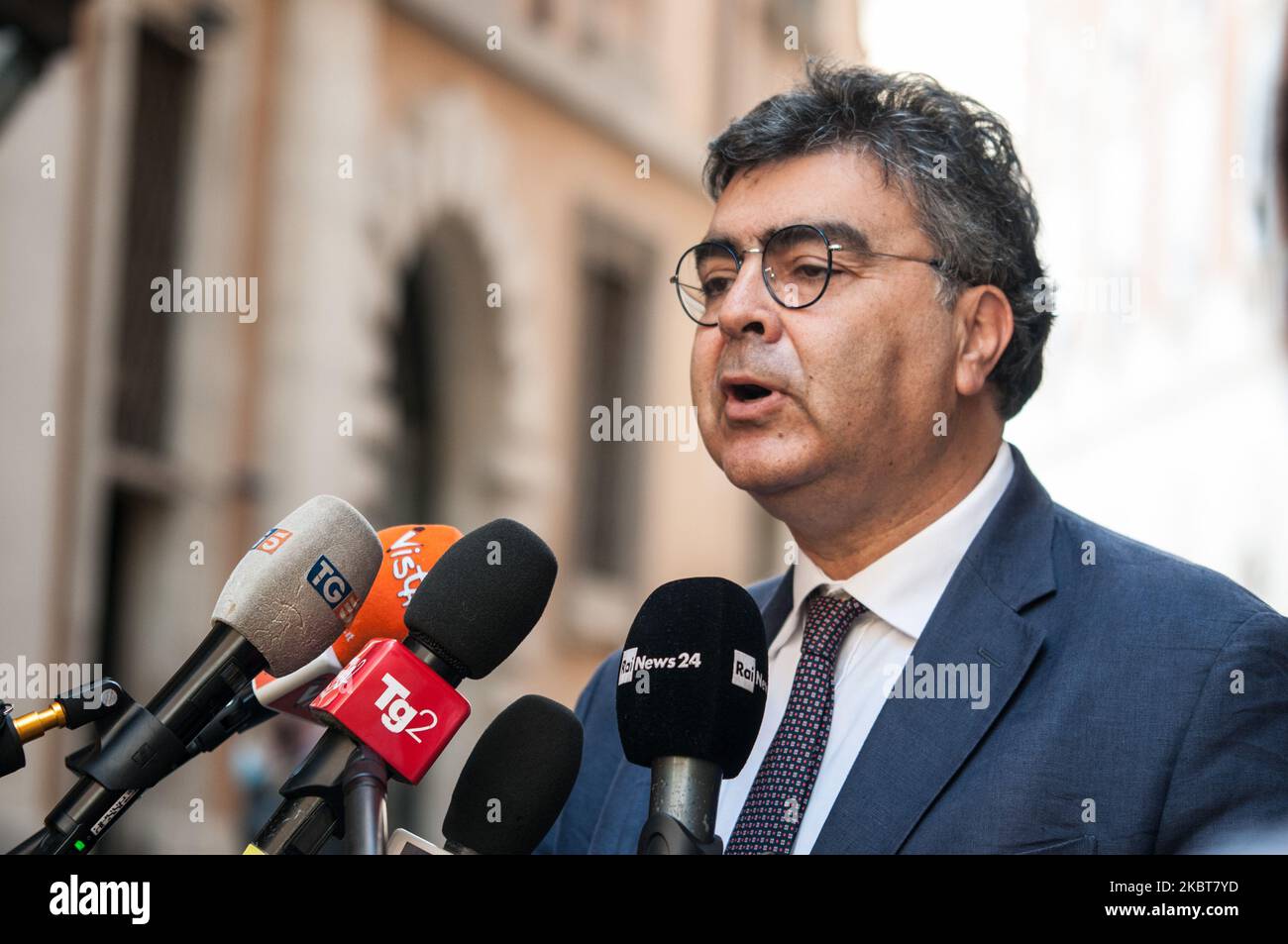 Déclaration à la presse à l'extérieur de la Chambre des députés, par Emanuele Fiano, député du Parti démocratique (PD) sur 8 juillet 2020 à Rome, Italie. (Photo par Andrea Ronchini/NurPhoto) Banque D'Images