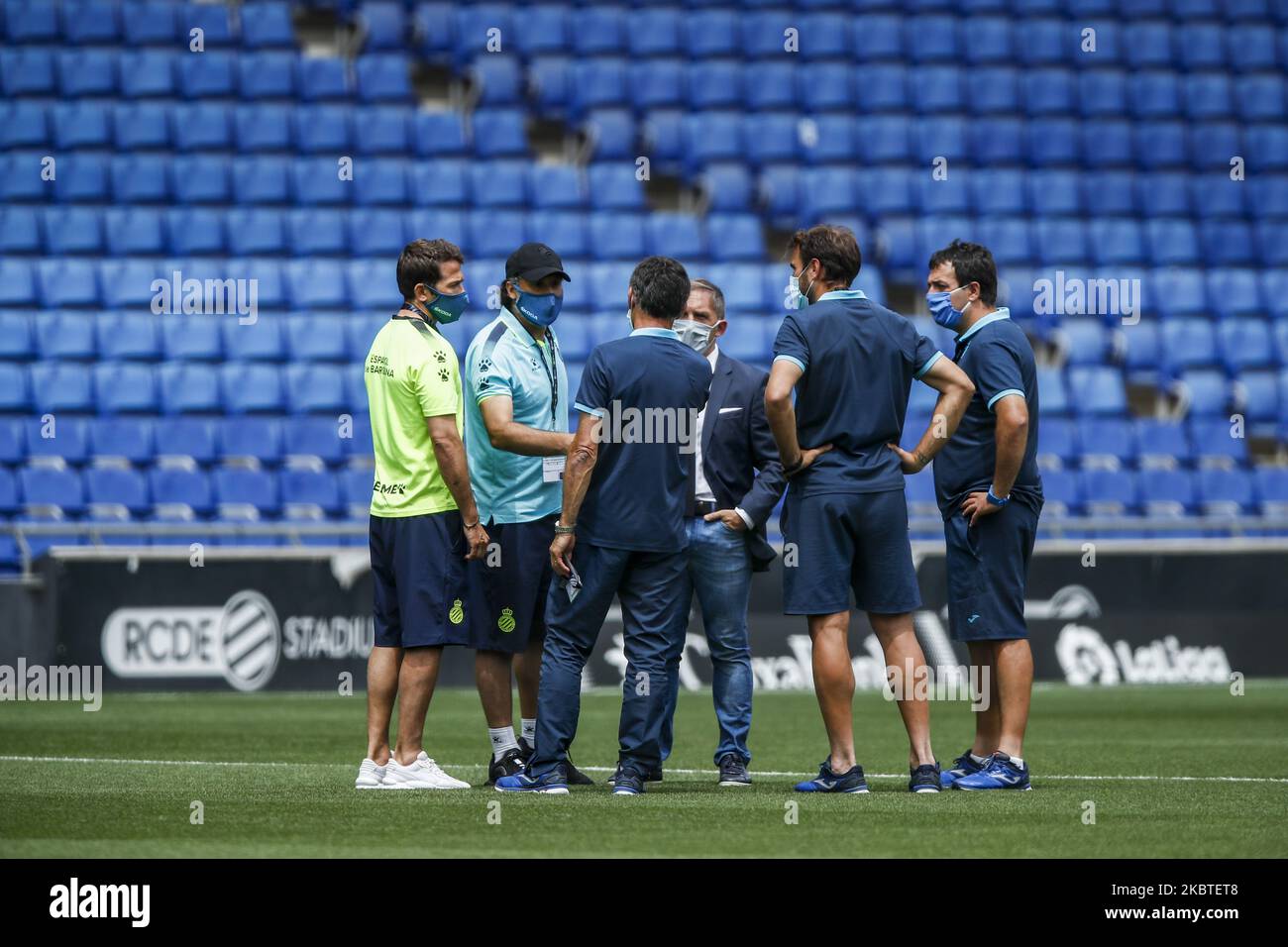 L'entraîneur de Rufete du RCD Espanyol et de Raul Tamudo se sont réunis avant le match de la Liga entre le RCD Espanyol et le SD Eibar au stade du RCD sur 13 juin 2020 à Barcelone, en Espagne. (Photo par Xavier Bonilla/NurPhoto) Banque D'Images