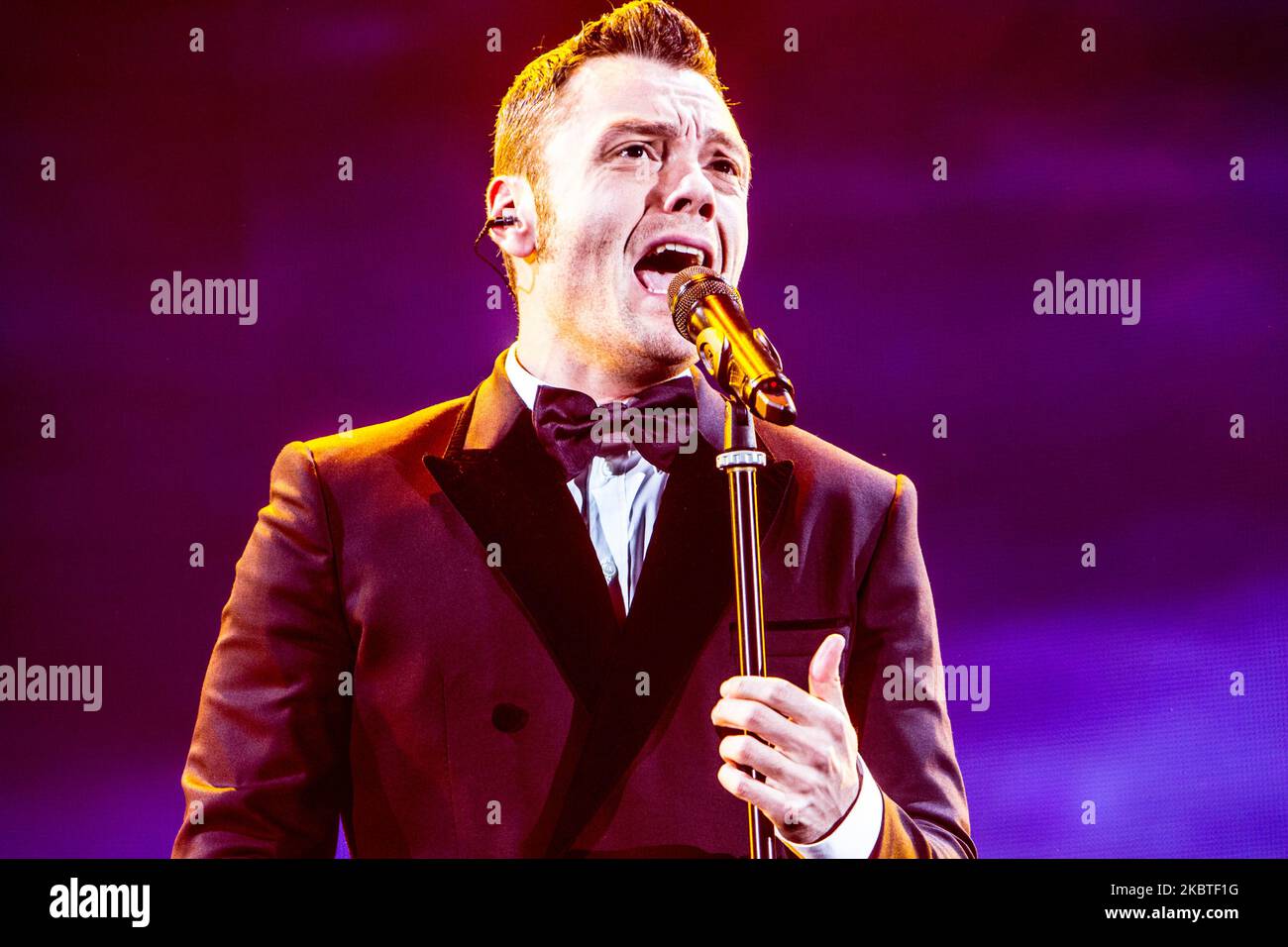 Tiziano Ferro se produit en direct au Forum de Mediolanum à Milan, Italie, sur 16 novembre 2015 (photo de Mairo Cinquetti/NurPhoto) Banque D'Images