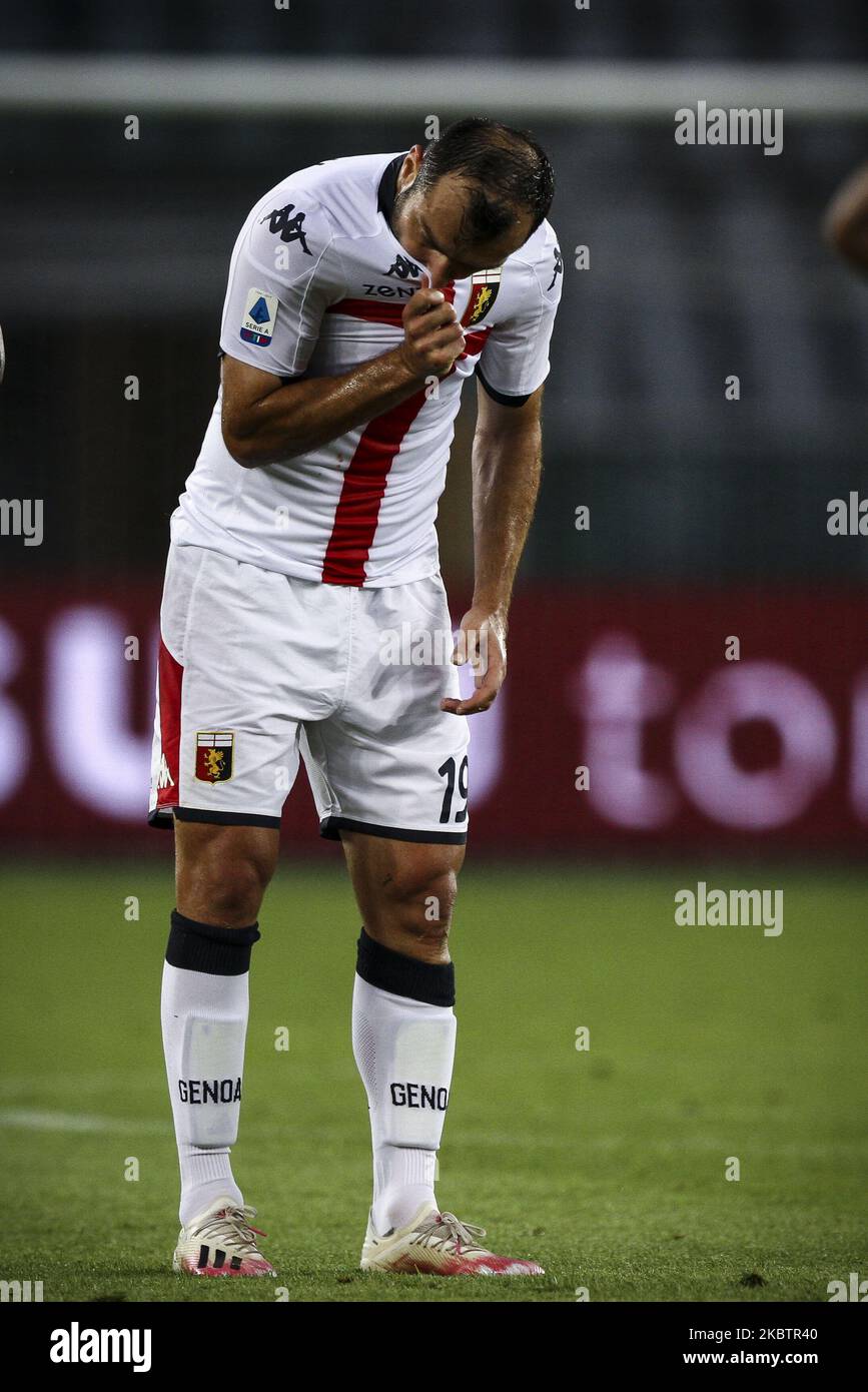 Genoa Forward Goran Pandev (19) blessé lors de la série Un match de football n.33 TORINO - GÊNES sur 16 juillet 2020 au Stadio Olimpico Grande Torino à Turin, Piémont, Italie. Résultat final: Torino-Gênes 3-0. (Photo de Matteo Bottanelli/NurPhoto) Banque D'Images