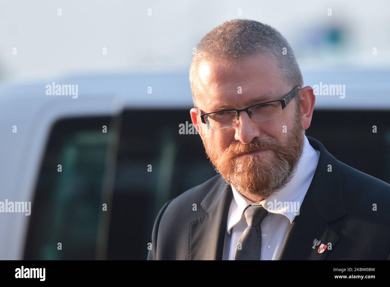 Grzegorz Braun, un homme politique polonais de droite et le chef de la Confédération du parti politique polonais de la Couronne et l'un des dirigeants de l'alliance liberté et indépendance de la Confédération arrive à rencontrer ses partisans à Rzeszow. Sur 20 juillet 2020, à Rzeszow, Pologne. (Photo par Artur Widak/NurPhoto) Banque D'Images