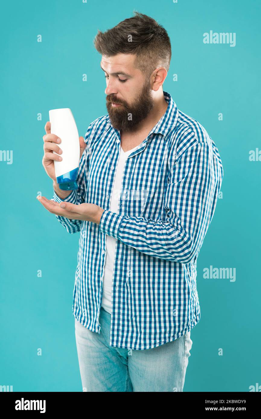 Shampooing pour usage quotidien. Lotion pour la peau. Le shampooing et l'après-shampooing que vous choisissez peuvent faire toute la différence dans les cheveux en commençant directement à la racine. Cosmétiques de soins du corps Banque D'Images Shampooing pour usage quotidien. Lotion pour la peau. Le shampooing et l'après-shampooing que vous choisissez peuvent faire toute la différence dans les cheveux en commençant directement à la racine. Cosmétiques de soins du corps Banque D'Images