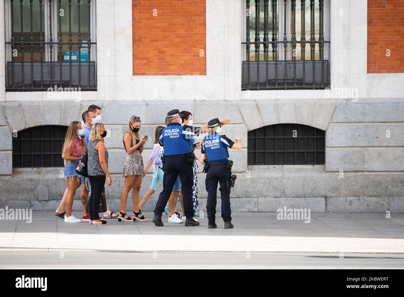 Les touristes visitent Madrid, Espagne, 30 juillet le premier jour de l'utilisation obligatoire des masques dans la Communauté de Madrid. (Photo de Jon Imanol Reino/NurPhoto) Banque D'Images